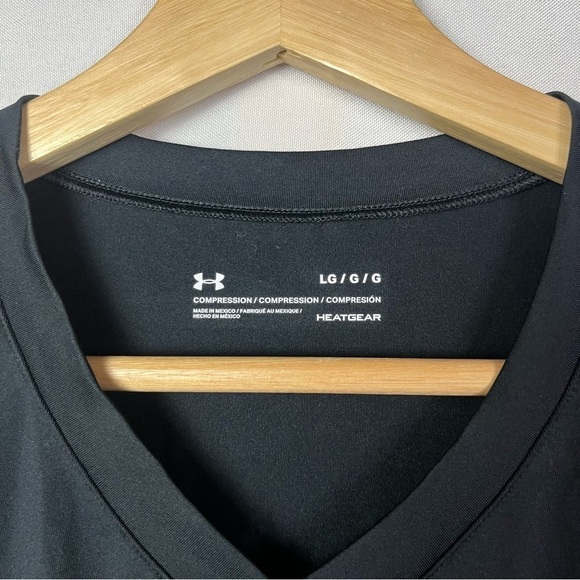 Under Armour Heatgear Black Fitted Compression V-Neck Athletic Top L - Picture 4 of 4
